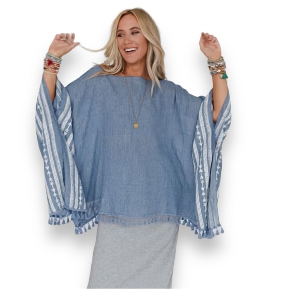 New three birds nest limited run Fallon Embroidered Sleeve Tassel Poncho​​ - Picture 3 of 4